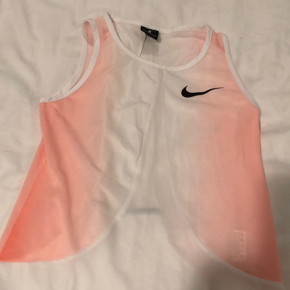 athletic clothes - Picture 3 of 7